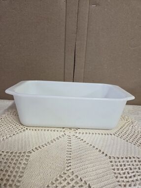 Pyrex Milk Glass White Loaf Pan 215-B 9x5x3